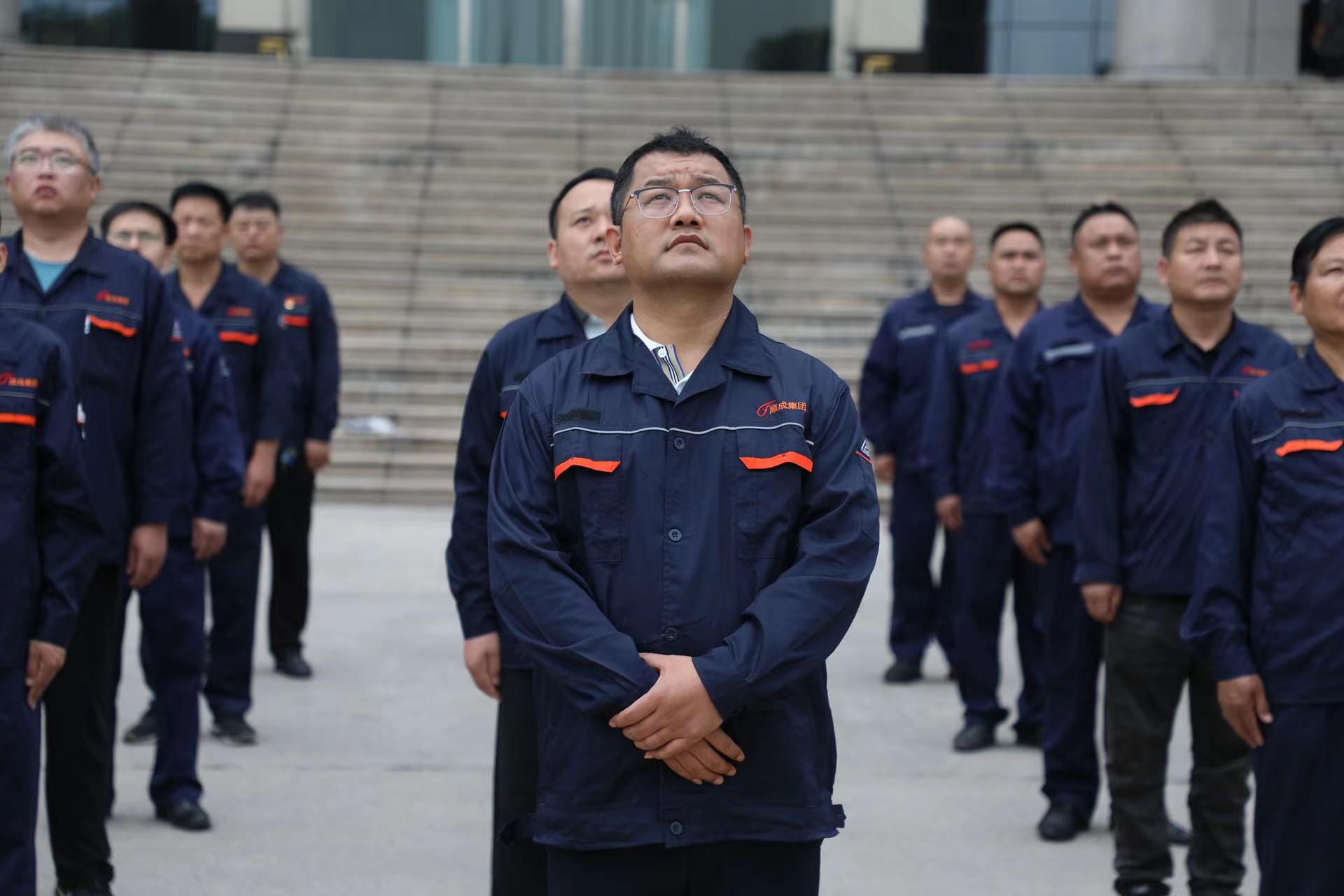 隆重舉行紀念建黨103周年升旗儀式